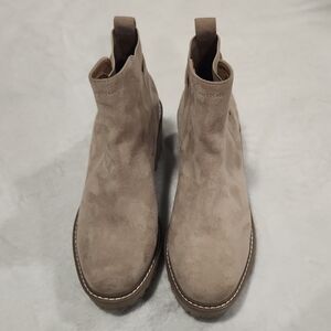 Dolce Vita Women’s Chukka Boots in Taupe Suede